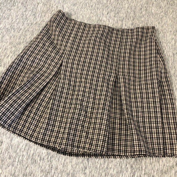 Brandy Melville Dresses & Skirts - Brandy Melville Skirt!